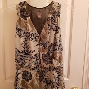 Ann Taylor beautiful top, fully lined.